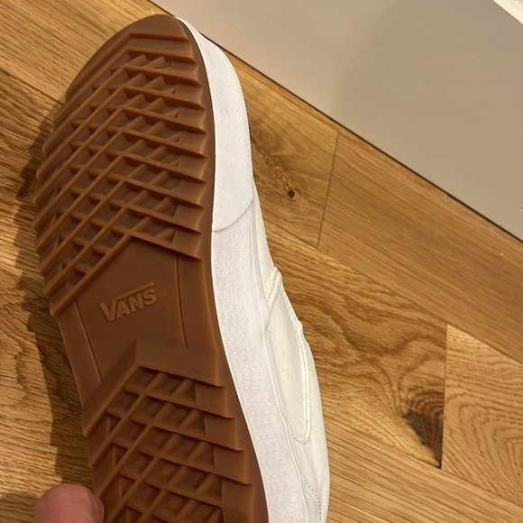 Vans Unisex Asher Platform Sneaker - Slip On - Picture 11 of 13